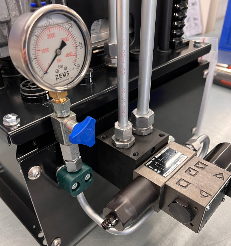 A closer look at some of the modifications made to a Daikin Hydraulic Power Pack by Zeus Hydratech.