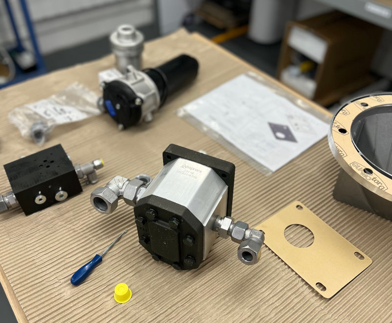 Some hydraulic components, including a pump and manifold, to be used in a build of a hydraulic power pack at Zeus Hydratech.